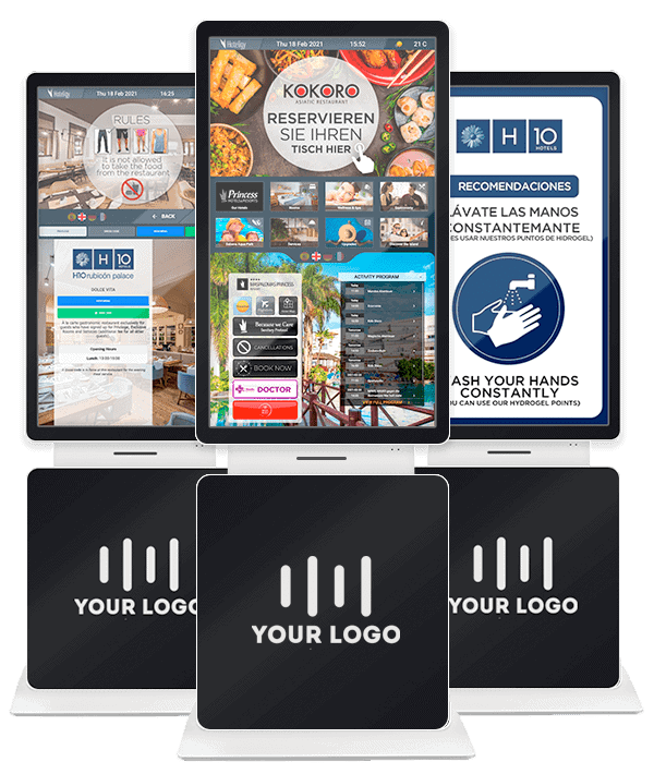 Tótem táctil digital instalado en zona común de un hotel